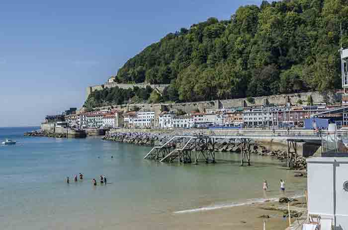 Guipúzcoa - San Sebastián 044 - bahía de La Concha y playa de La Concha.jpg